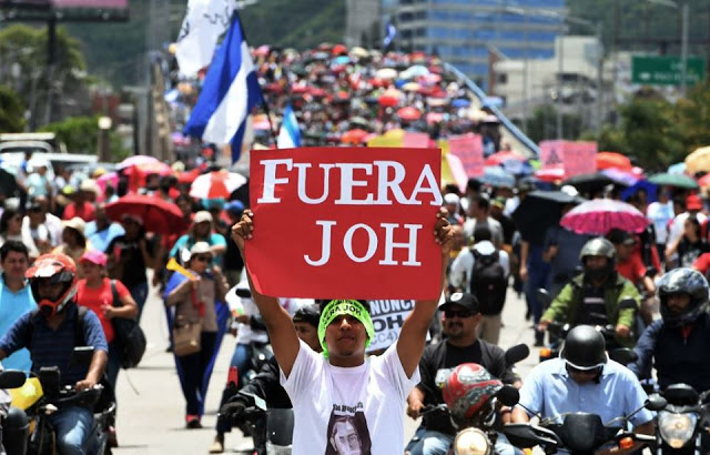 FUERA-JOH.jpg