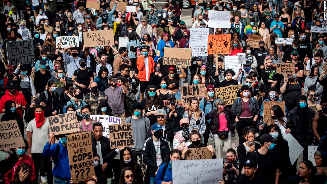 1591017369_Miles-de-personas-en-todo-el-mundo-protestan-por-la.jpg