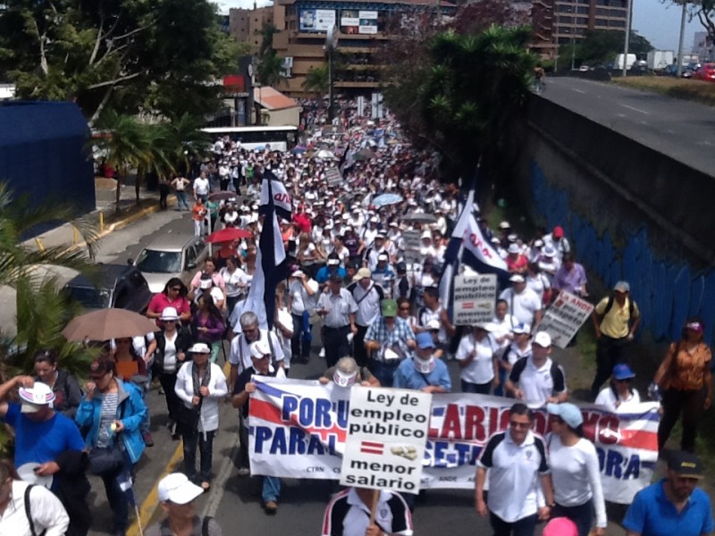 Sindicato-manifestacion-ley-empleo-publico.jpg