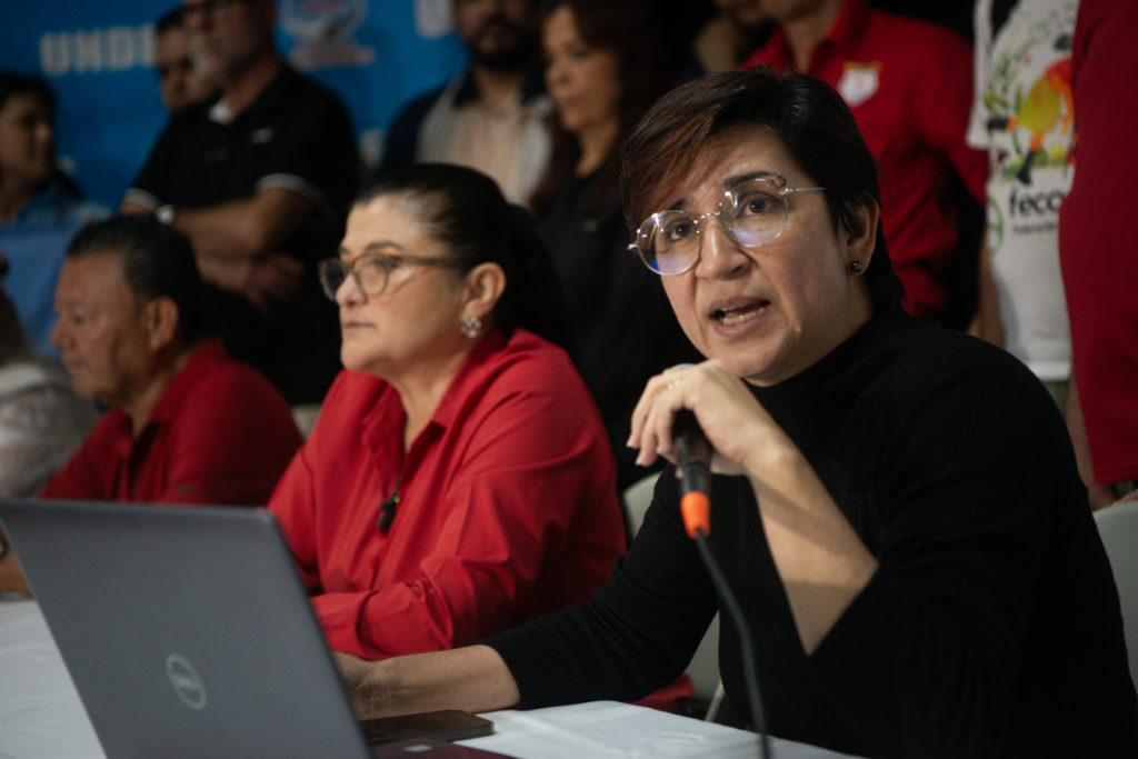 conferencia-prensa-Rocio-Alfaro-sindicatos-rechazo-de-gobierno-de-la-junta-directiva-de-Rocio-Alfaro-CCSS03-1024x683-1