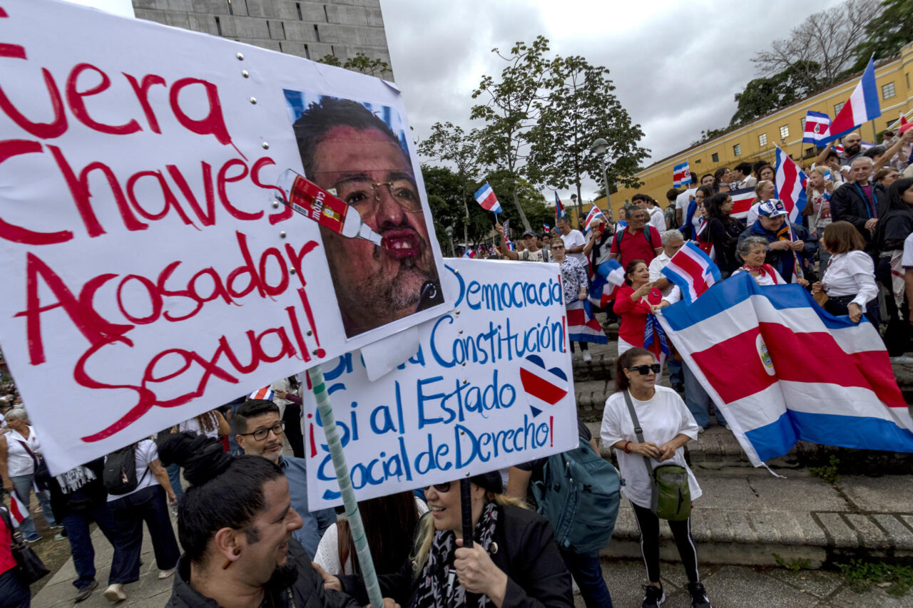 Miles salen a apoyar al Poder Judicial en Costa Rica en medio de conflicto con el Gobierno